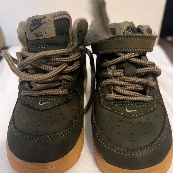 Nike AIR FORCE 1 Kids Army Green Sneakers with Tan Soles Size 6C - Picture 2 of 7